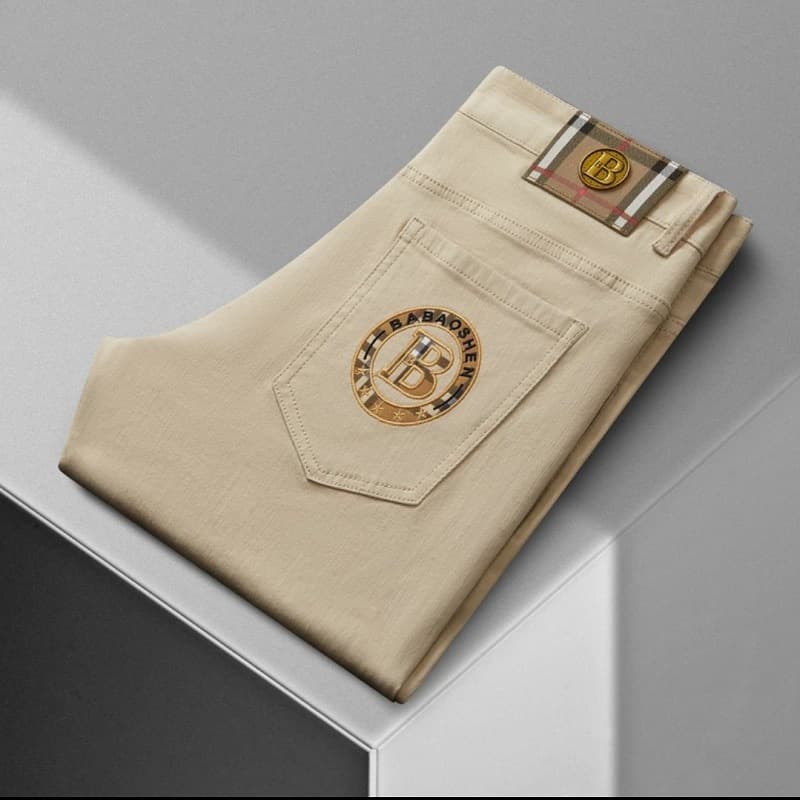 高級感溢れる金具付きストレートデニム