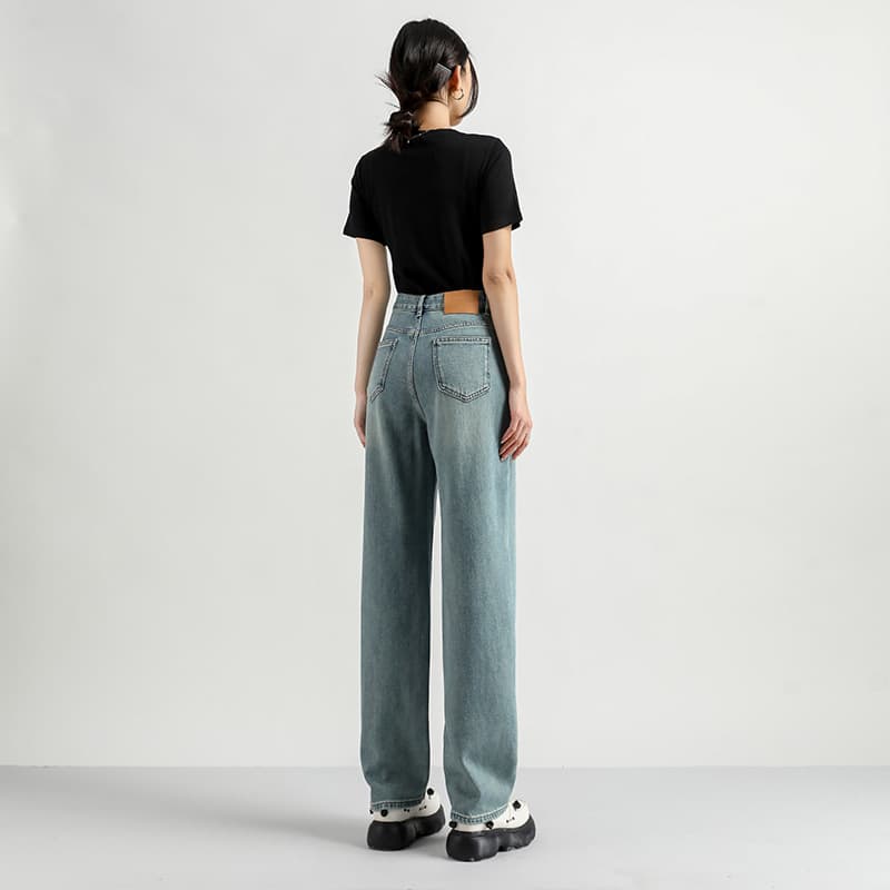 すっきりシルエットハイウエストストレートデニム