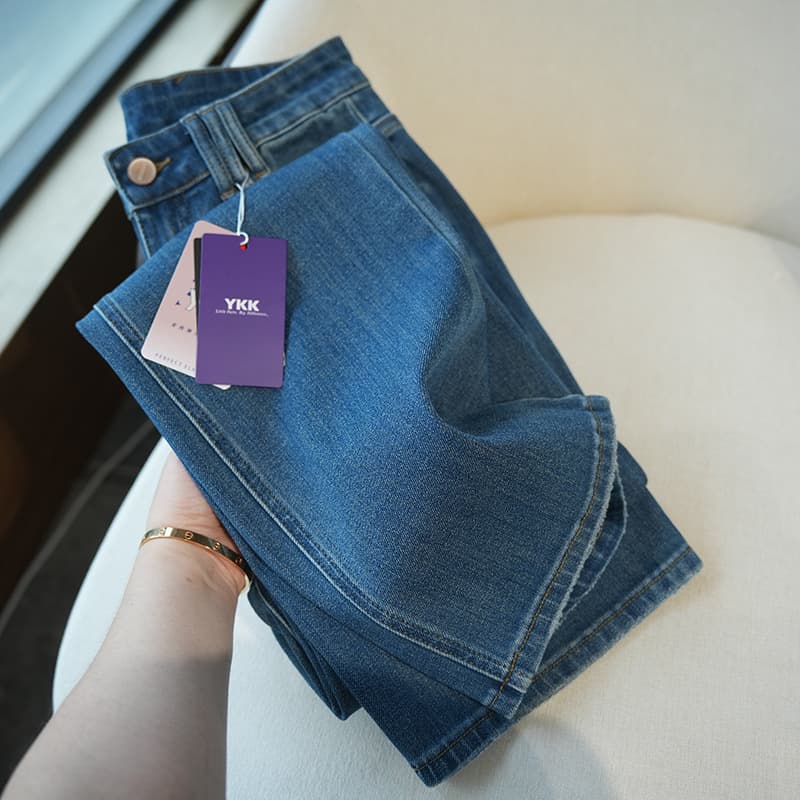 すっきりシルエット ストレートデニム