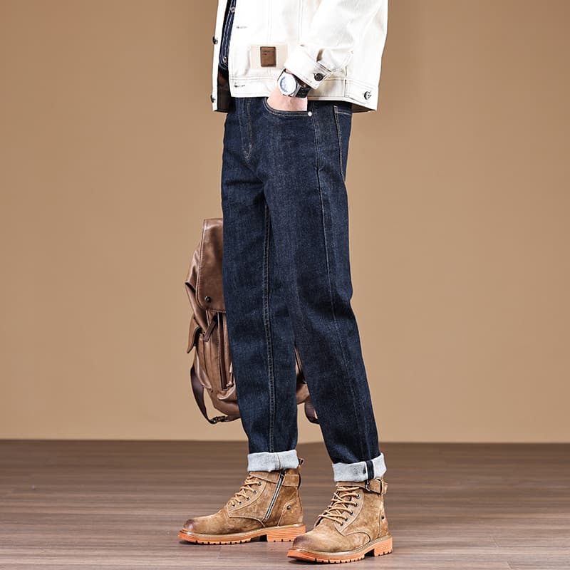 シンプル細身ストレートデニム