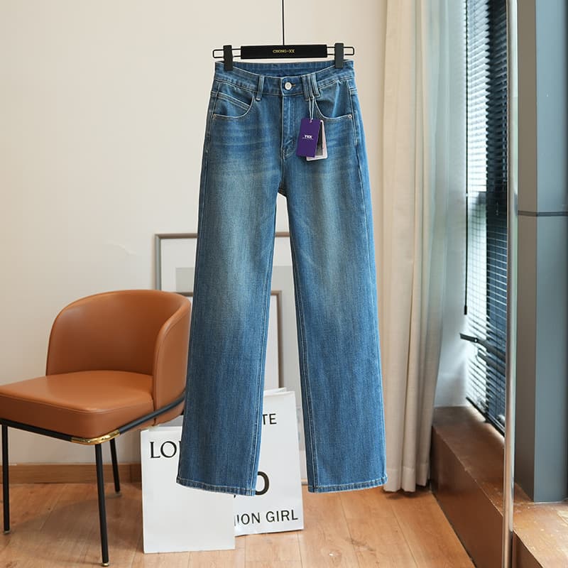 すっきりシルエット ストレートデニム
