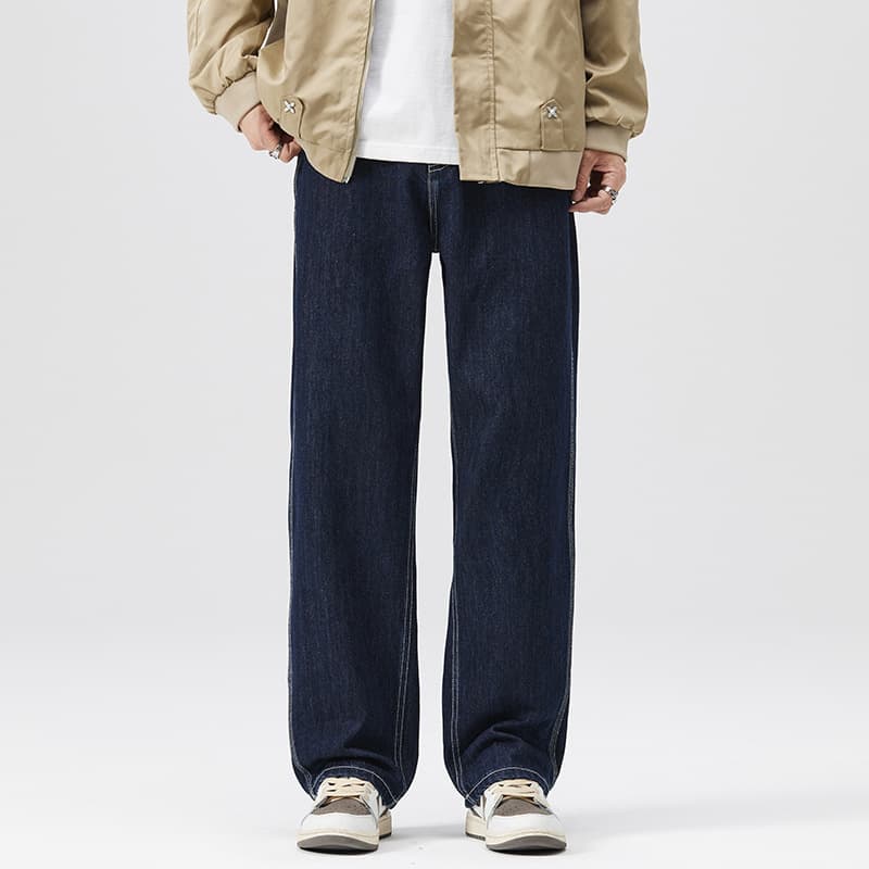 シンプルなゆったりストレートデニム