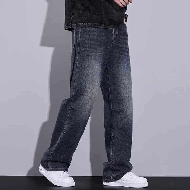 ゆとりシルエットストレートデニムパンツ