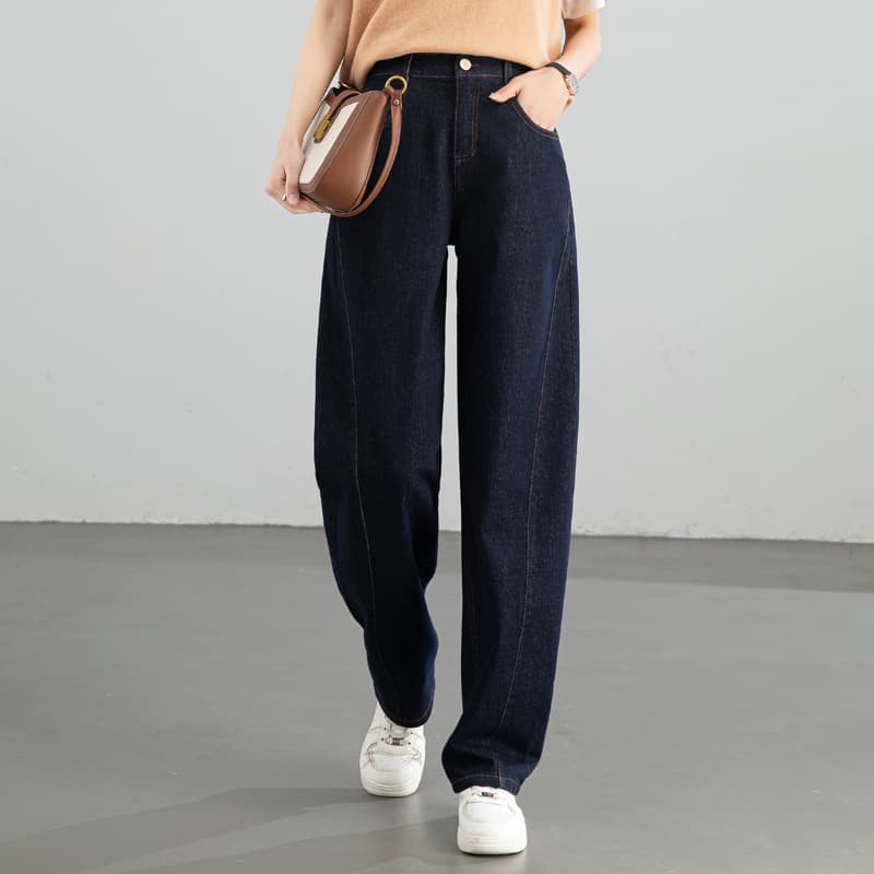 すっきりストレートデニムパンツ
