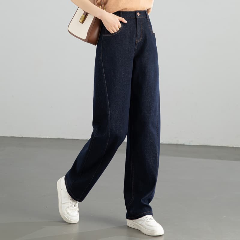 すっきりストレートデニムパンツ