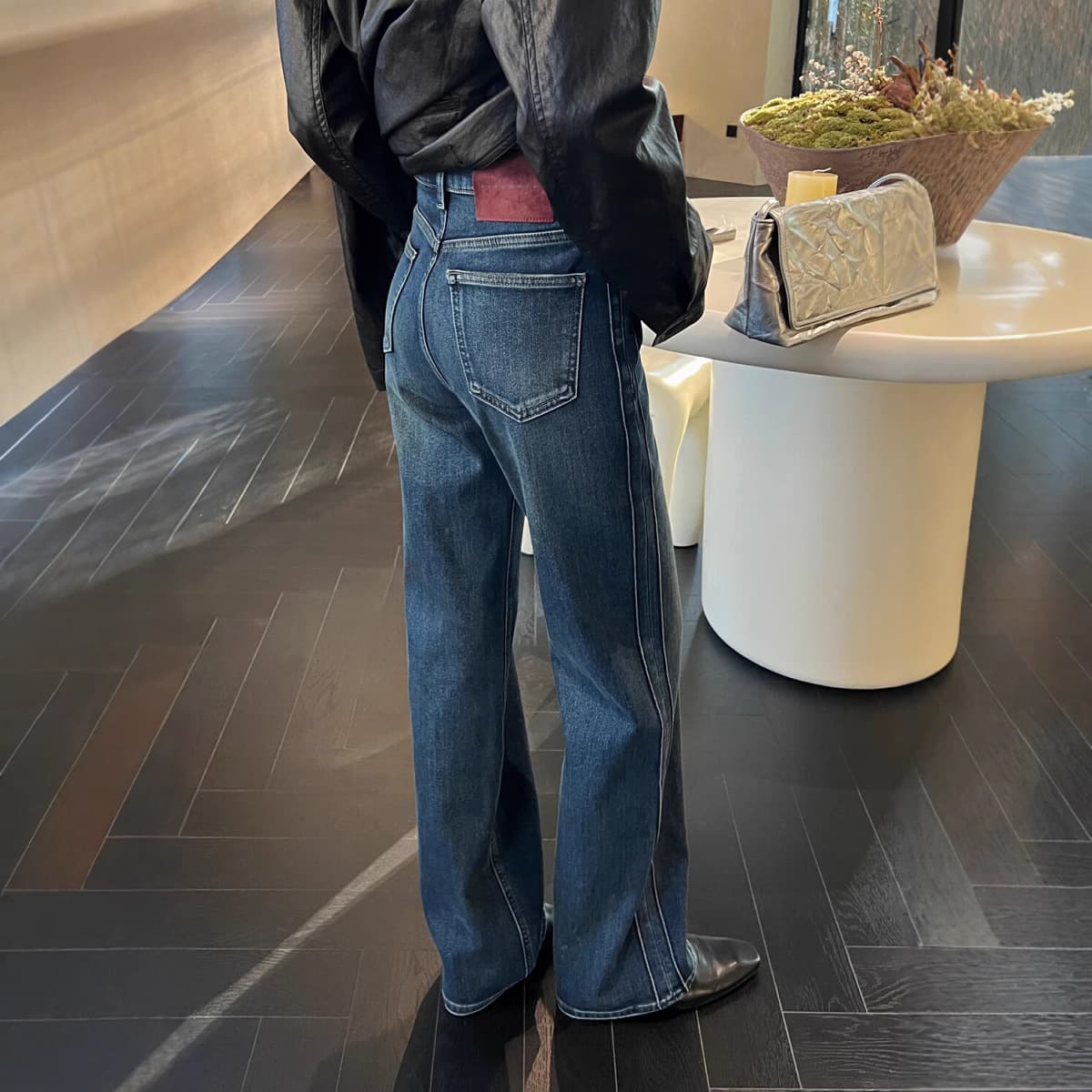 シンプル美脚ストレートデニム