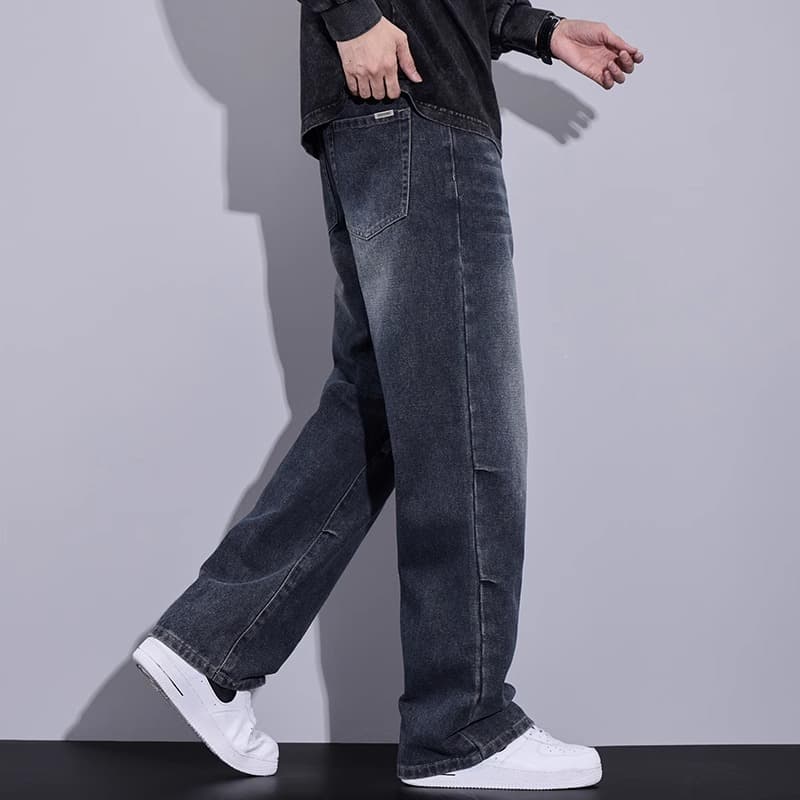 ゆとりシルエットストレートデニムパンツ
