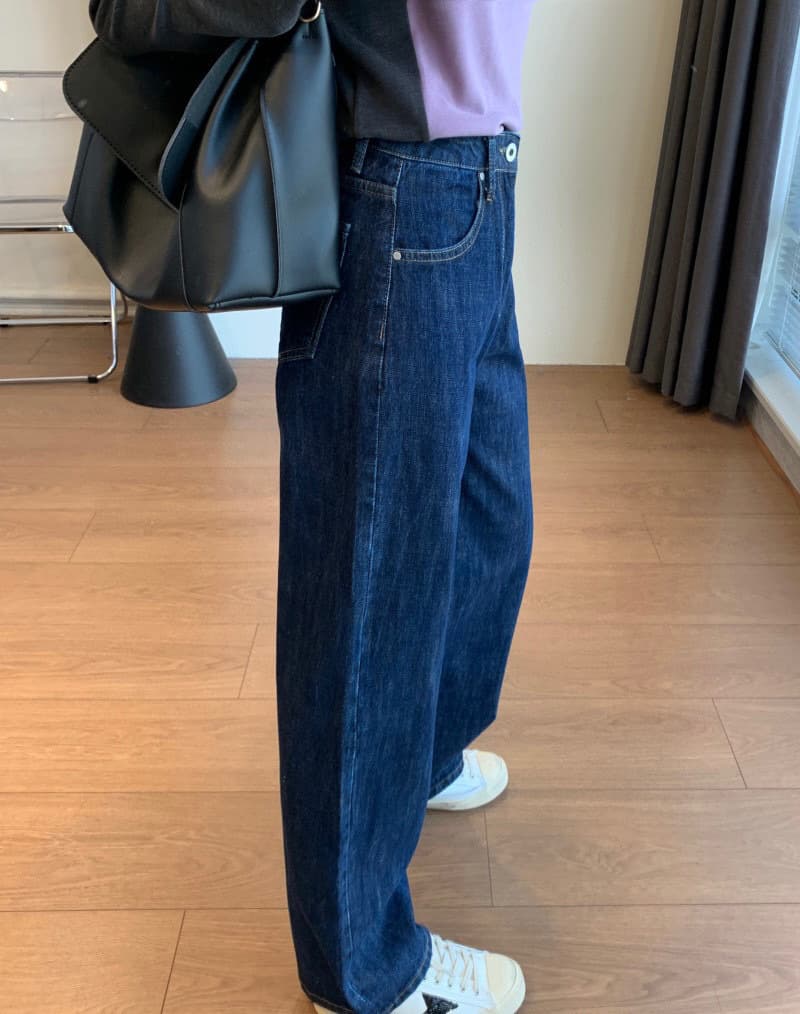 ゆったり美脚ストレートデニム